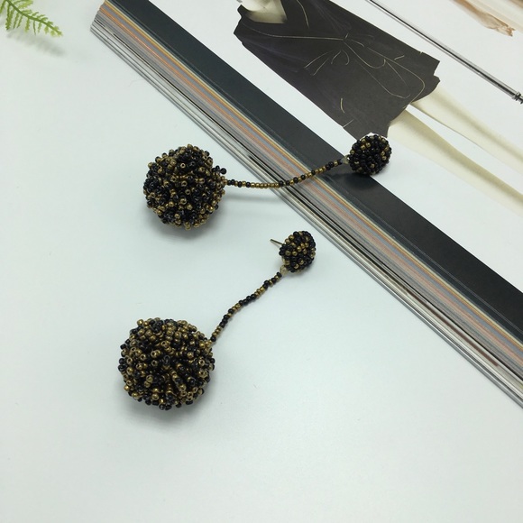 BLACK & GOLD SEED BEAD DROP EARRINGS - Picture 3 of 3